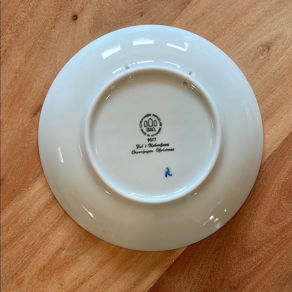 Vintage Bing & Grondahl 1977 Christmas Plate - Picture 2 of 2